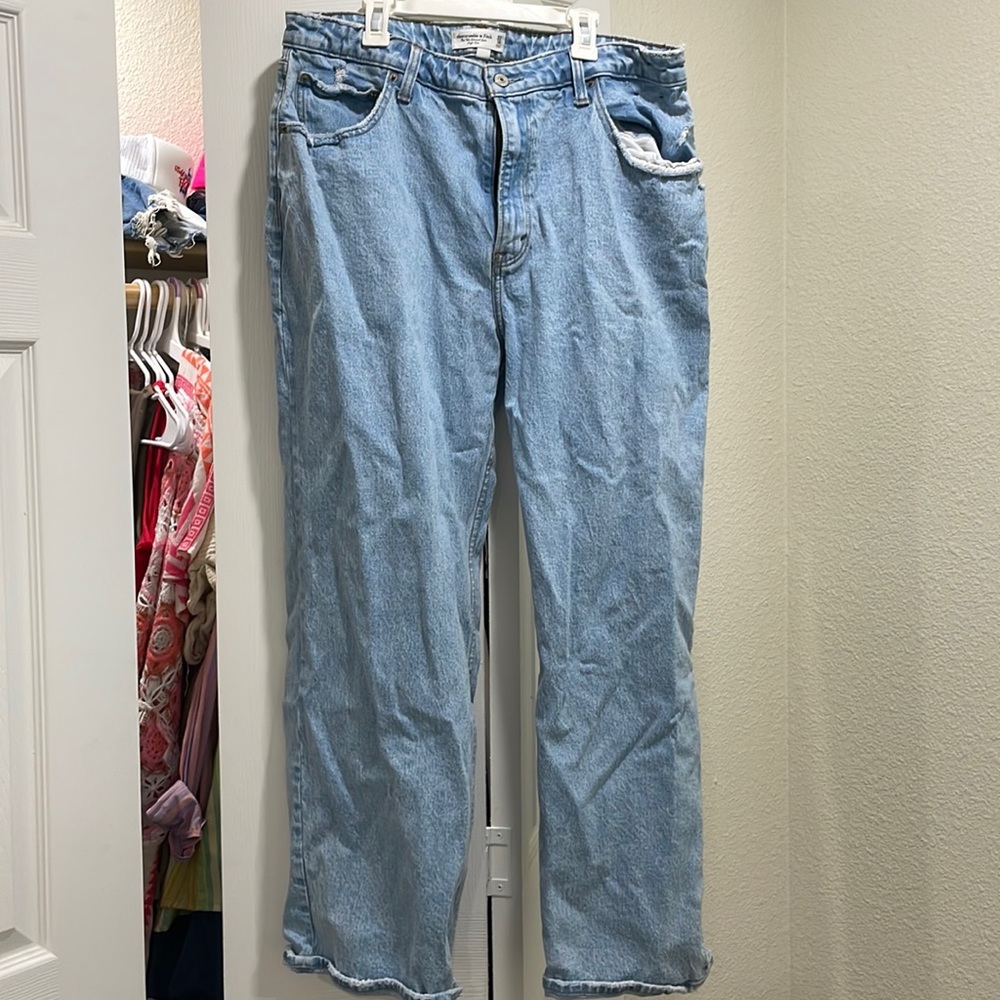 Abercrombie 90’s high rise relax jean